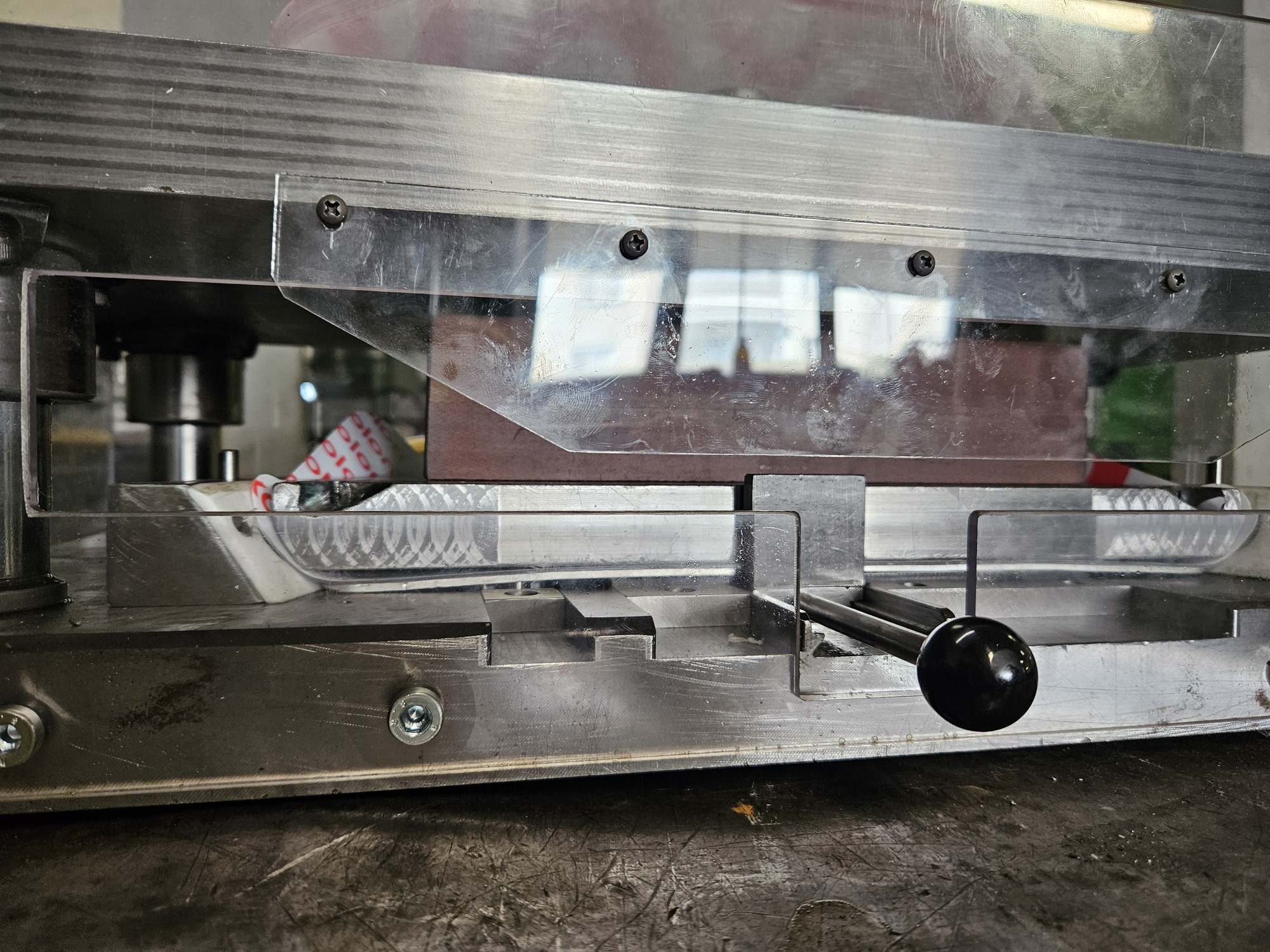 Krępownik do przyłbic ochronnych