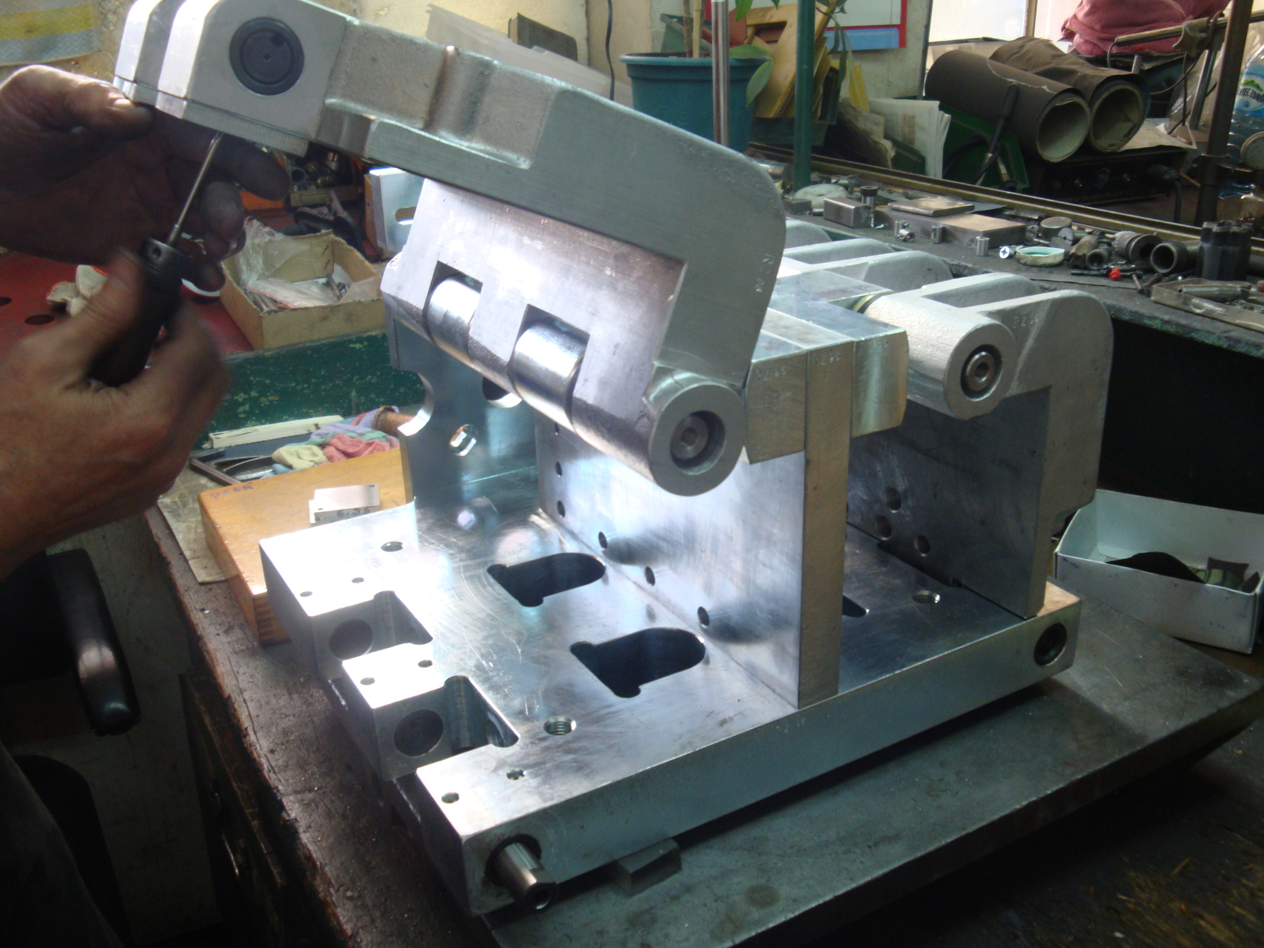 Zamykarki maszyn rozdmuchowych